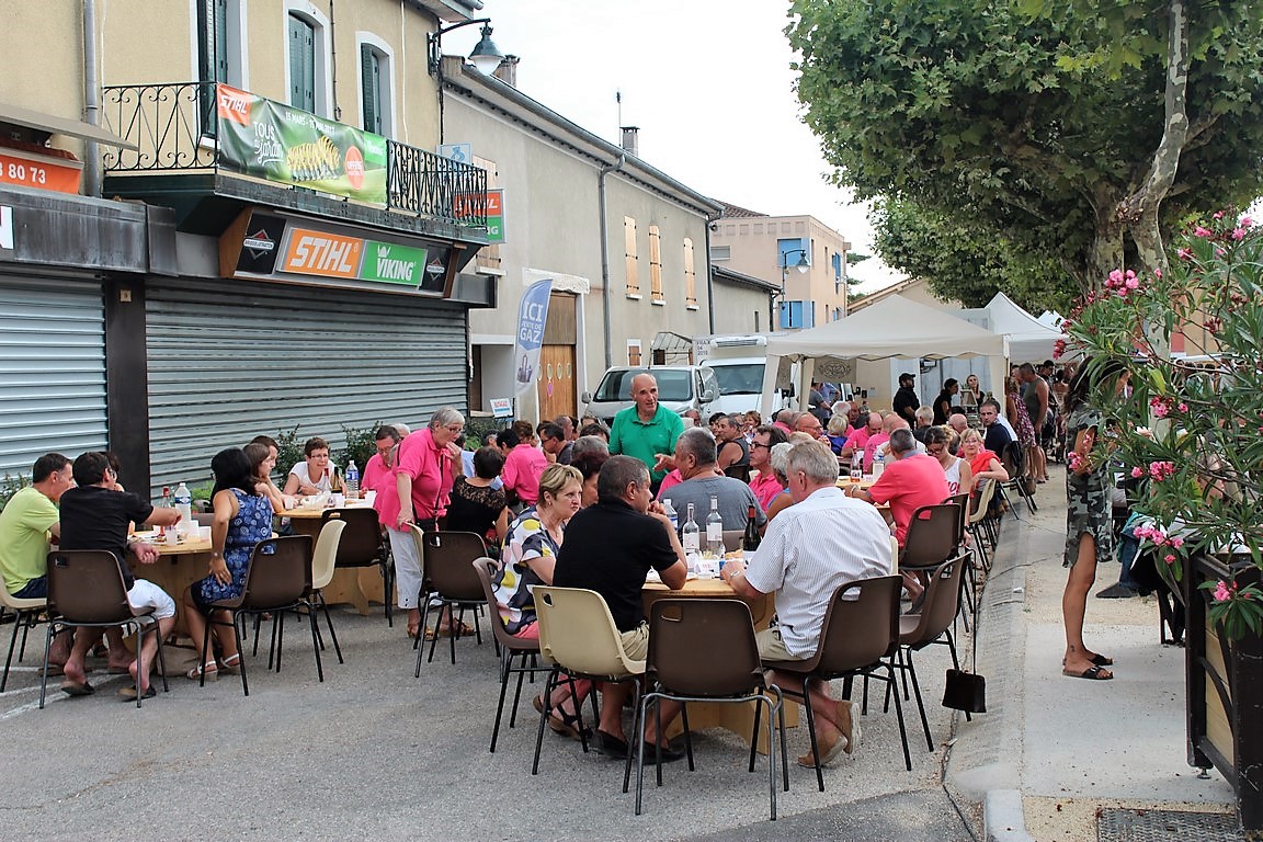 plus de 700 personnes !