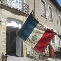 Une découverte au château , un drapeau des classards 1918