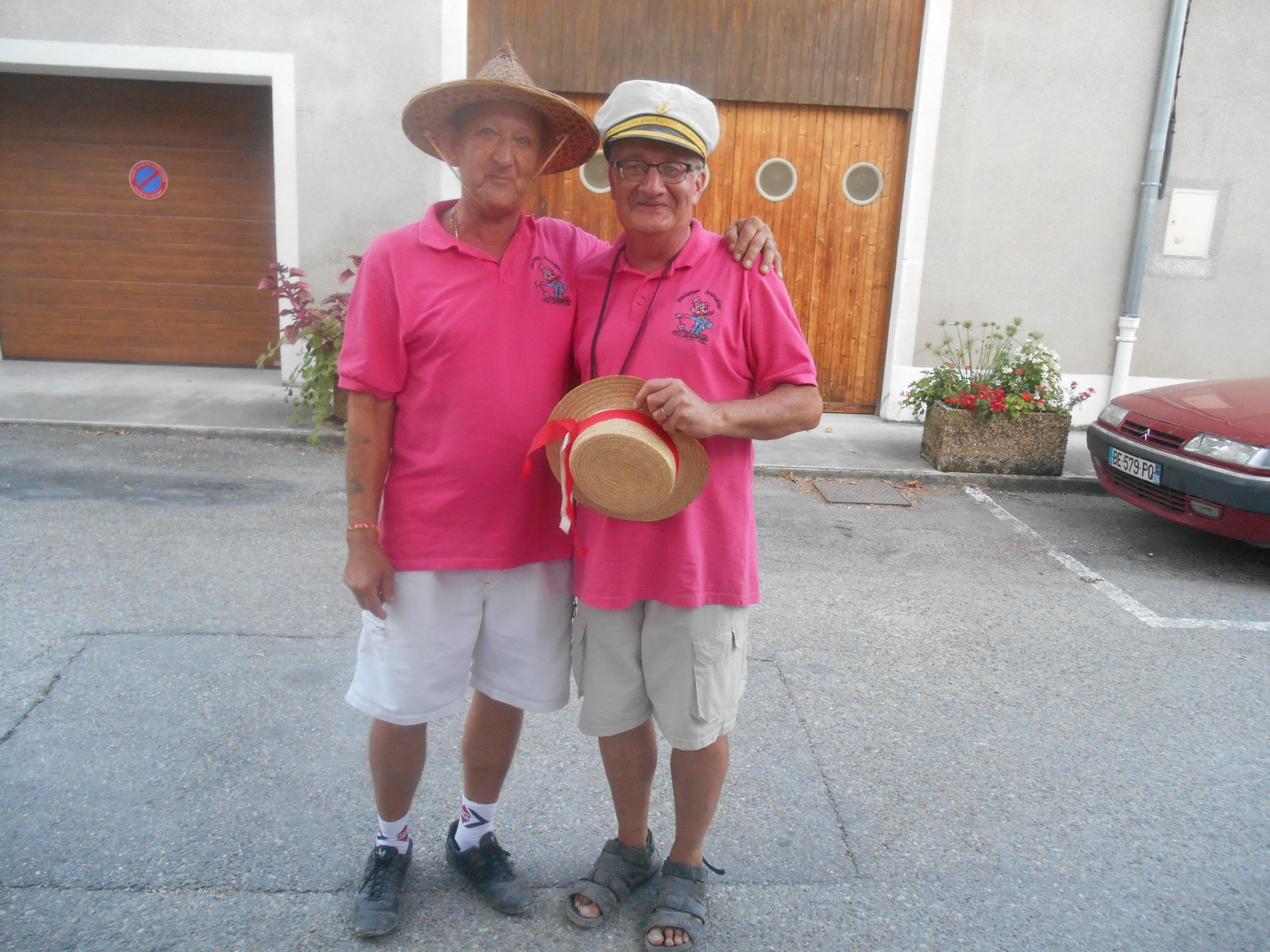 ils sont beaux avec leurs chapeaux...