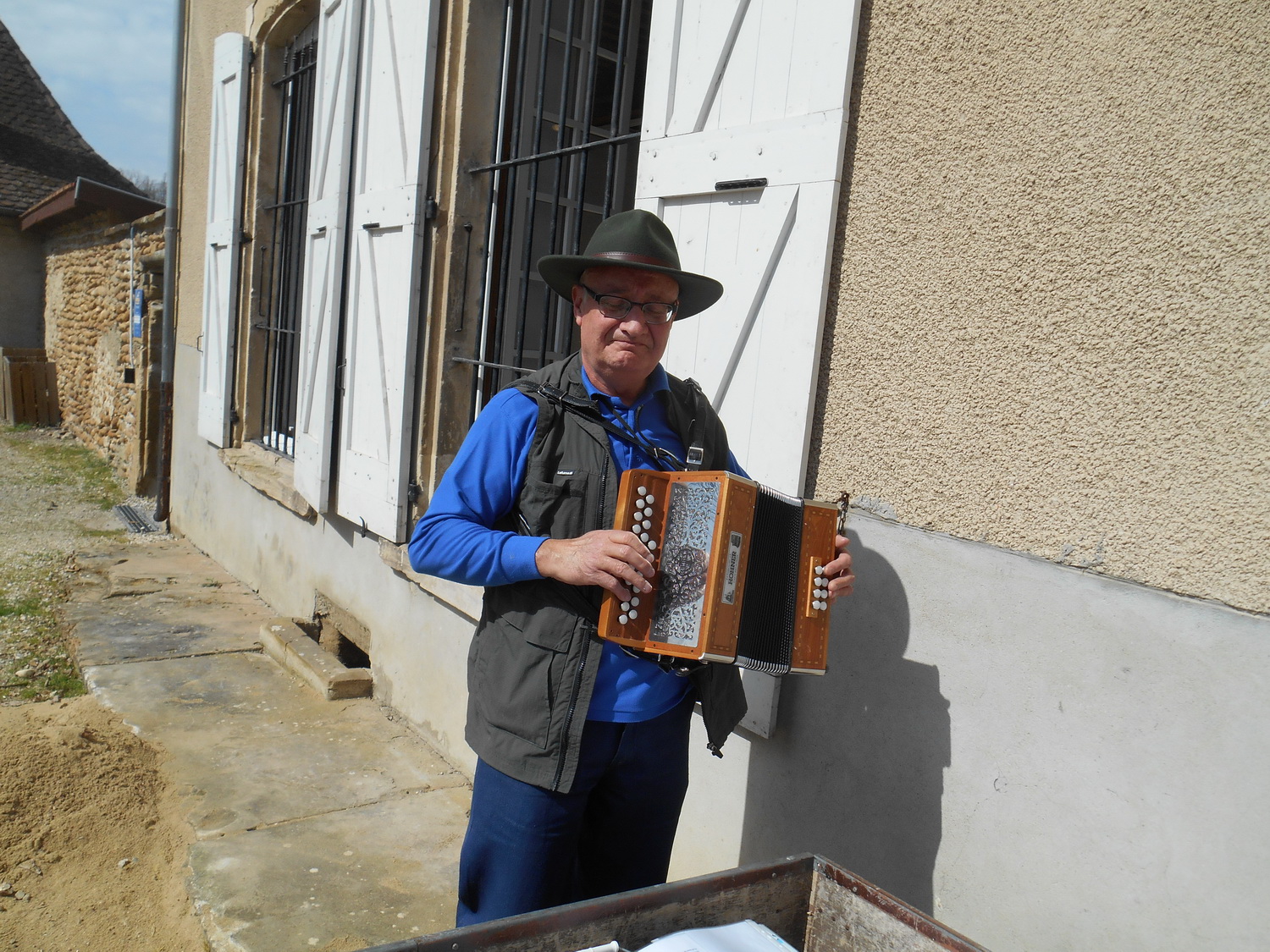 Un petit air accordéon à l'apéro , Merci Jean Louis