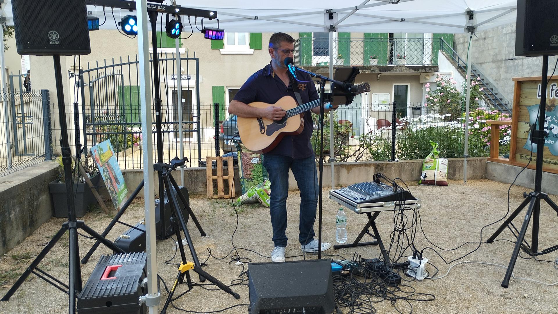 Fred 8821 agréables chansons et musiques