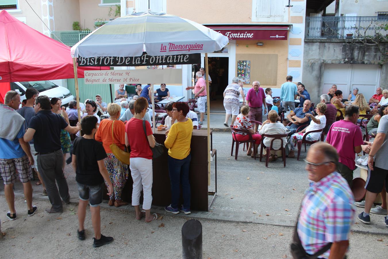 devant le bar la fontaine