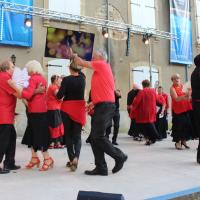 les chanteurs savent aussi danser