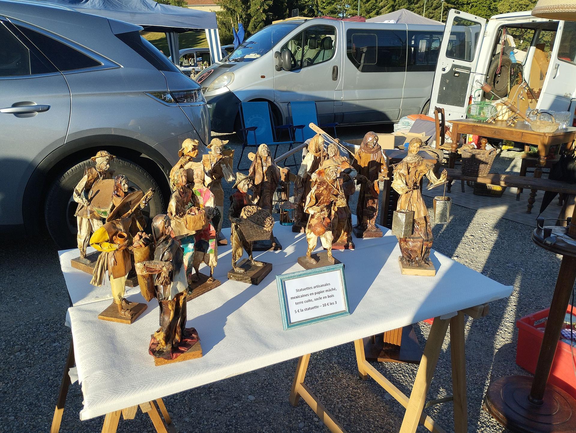 les statuettes en carton maché