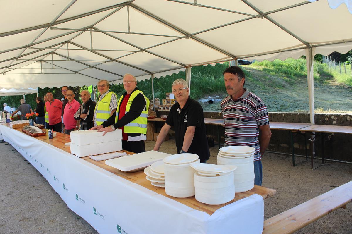 au service - ils attendent les marcheurs