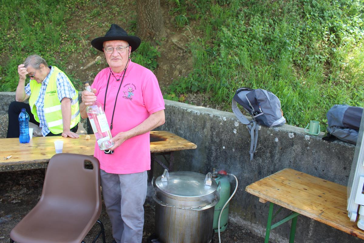 petite bouteille de gniole à boire avec modération