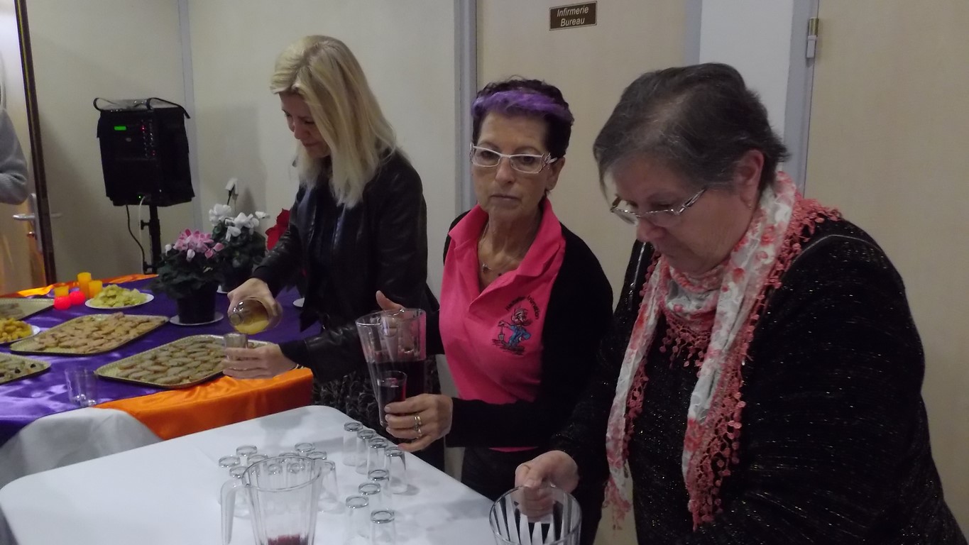 Françoise, Maryse et Emmanuelle au service