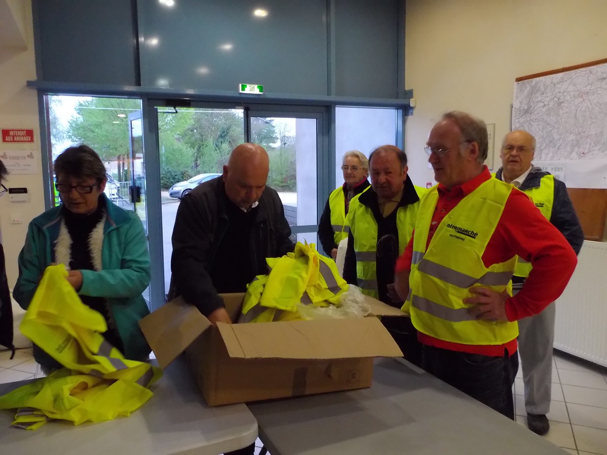 distribution des dossards jaunes aux bénés volent