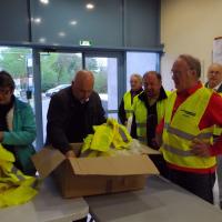 distribution des dossards jaunes aux bénés volent