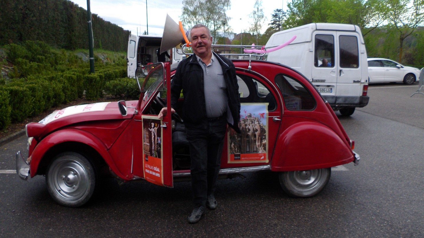 la voiture relai musique et pub de notre ami André