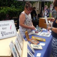 peinture sur plumes d'oiseaux