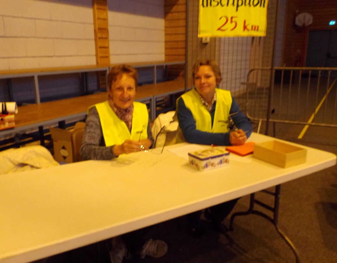 stand des 25 kms Agnès et Claudine