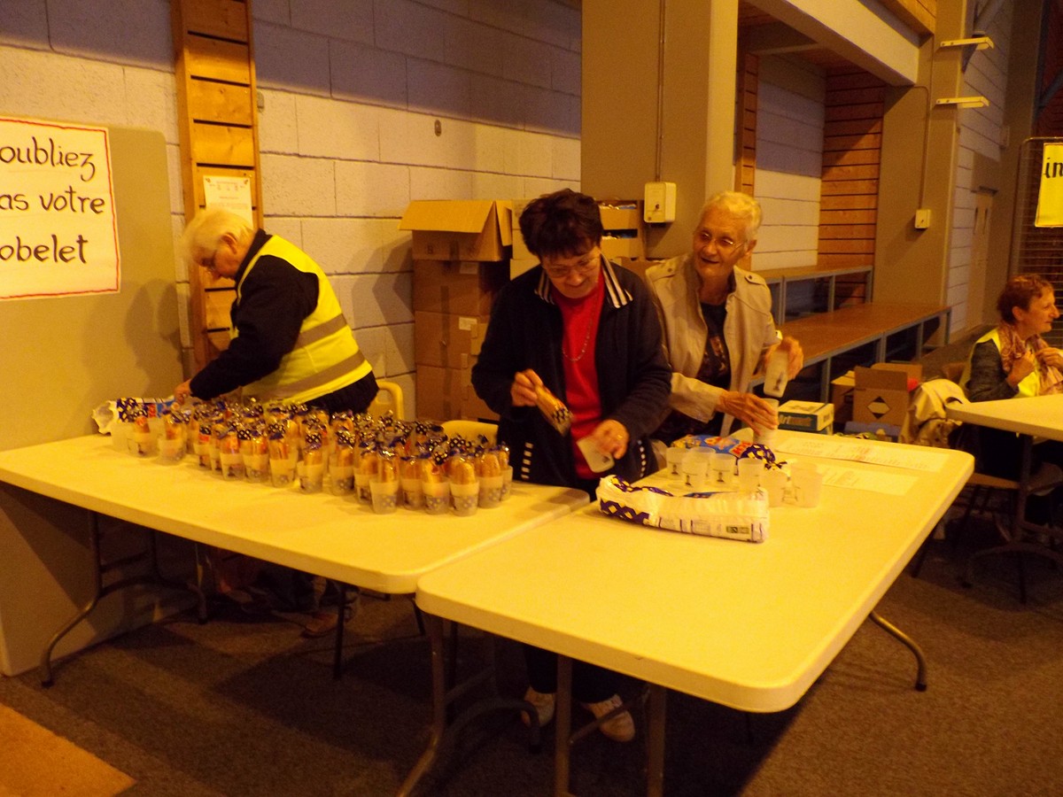 stand des gobelets et brioches offerts