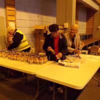 stand des gobelets et brioches offerts