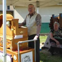 tourne la manivelle et la musique enchantera